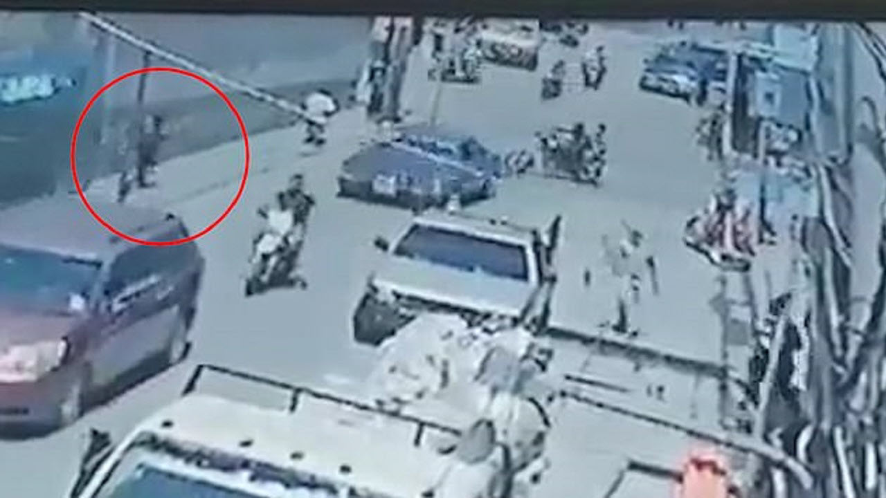لحظه ربوده شدن کودک از دست مادرش!