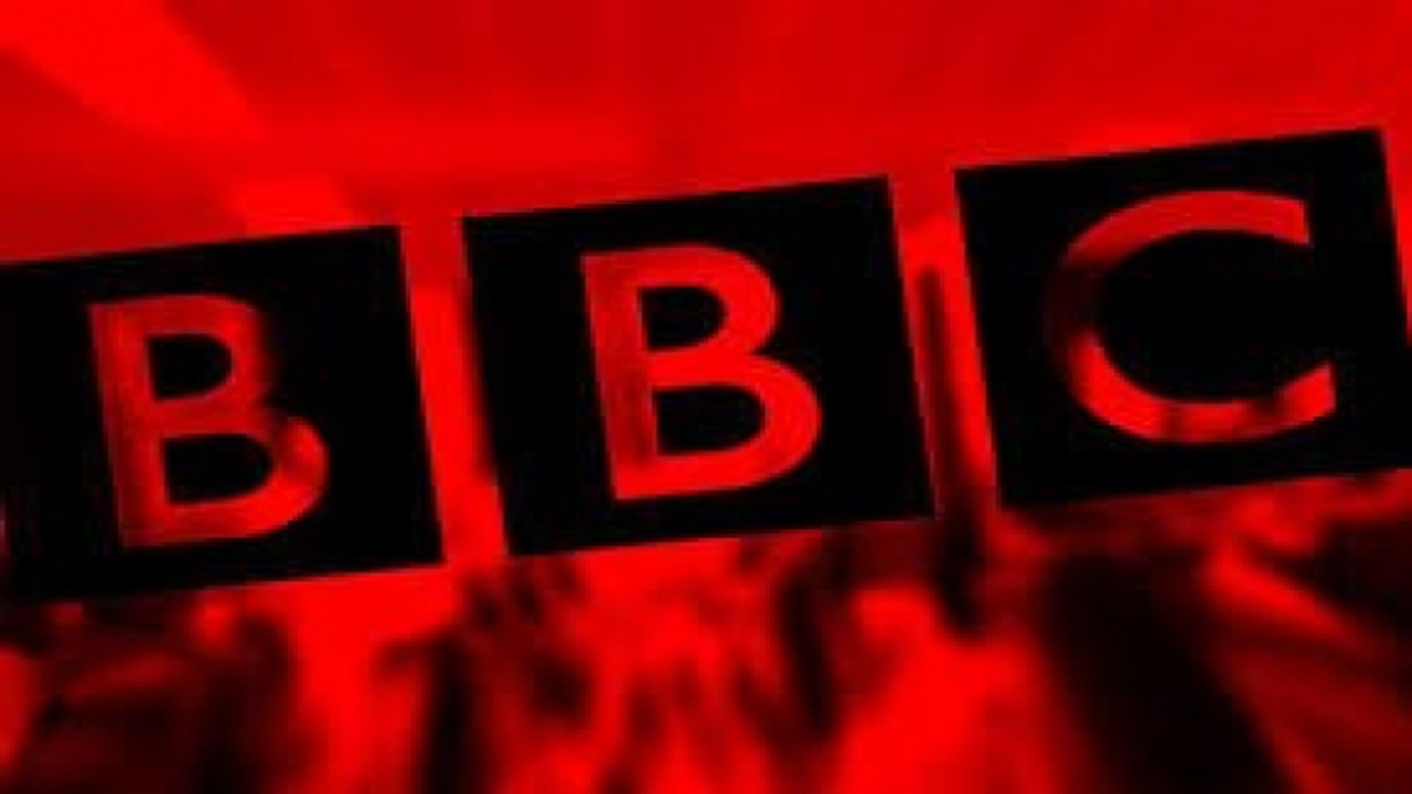 چنگ اندازی BBC بر مزار امیر کویت/ وقتی بوقچی‌های ملکه سنگ قبر را می‌بینند، اما کاخ را نه!