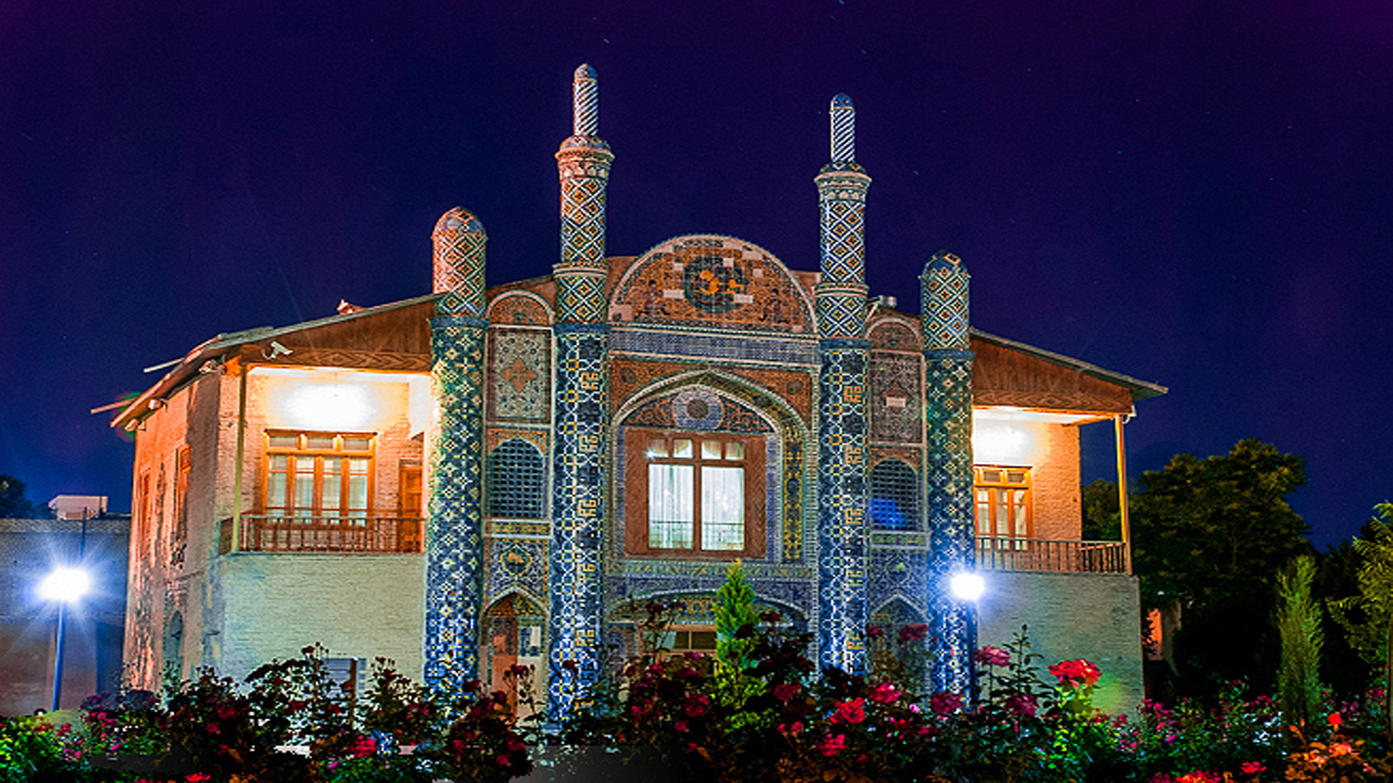 عملیات نورپردازی آیینه‌خانه مفخم بجنورد انجام شد