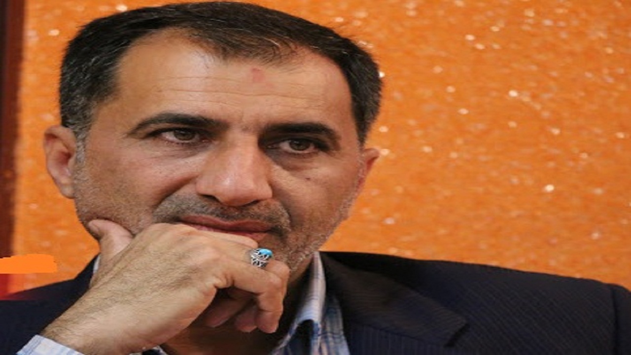 لوح آتش نشان افتخاری به نماینده اهواز اهدا شد