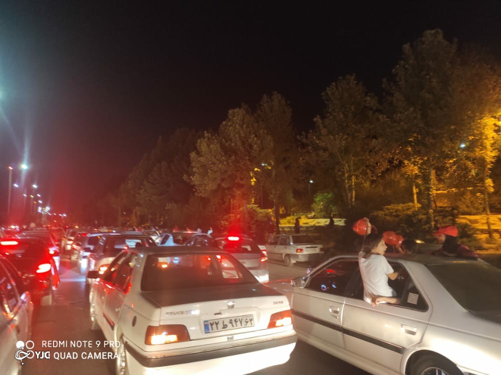 شادی مردم شیراز پس از پیروزی تیم فوتبال پرسپولیس ایران مقابل النصر عربستان
