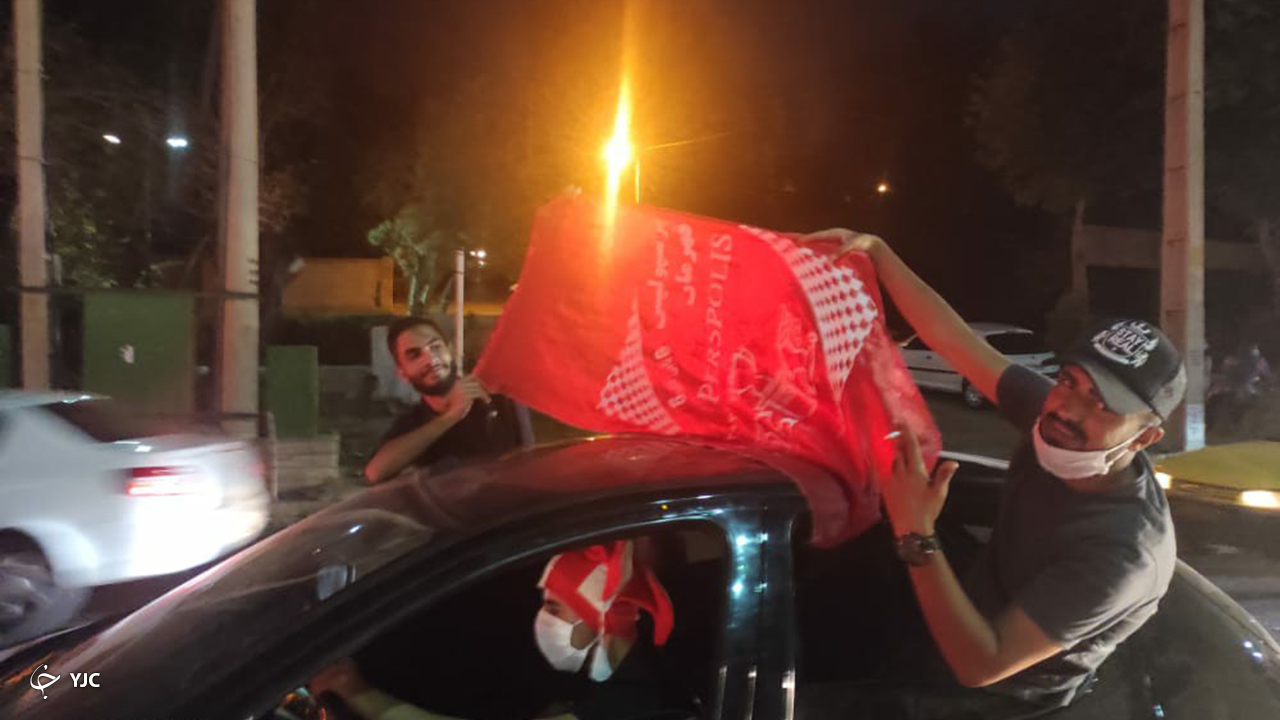 شادی مردم شیراز پس از پیروزی تیم فوتبال پرسپولیس ایران مقابل النصر عربستان