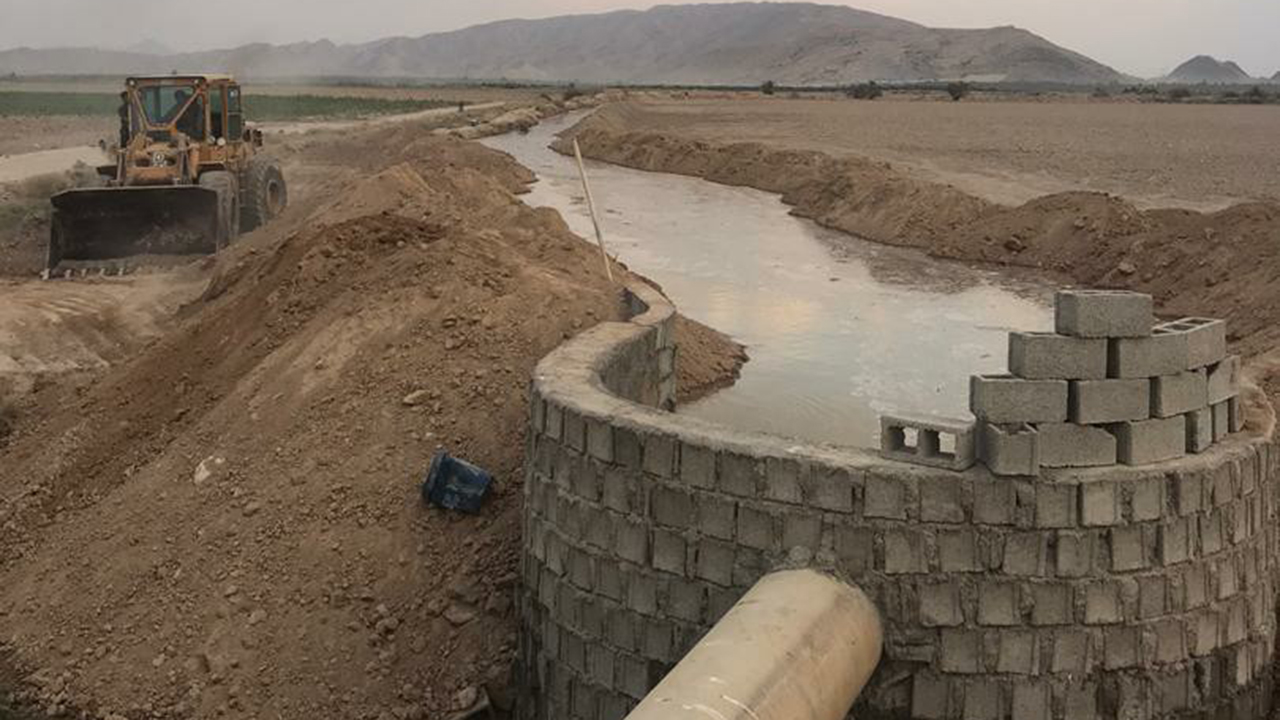 انتقال آب رودخانه به اراضی کرکویه در قیروکارزین