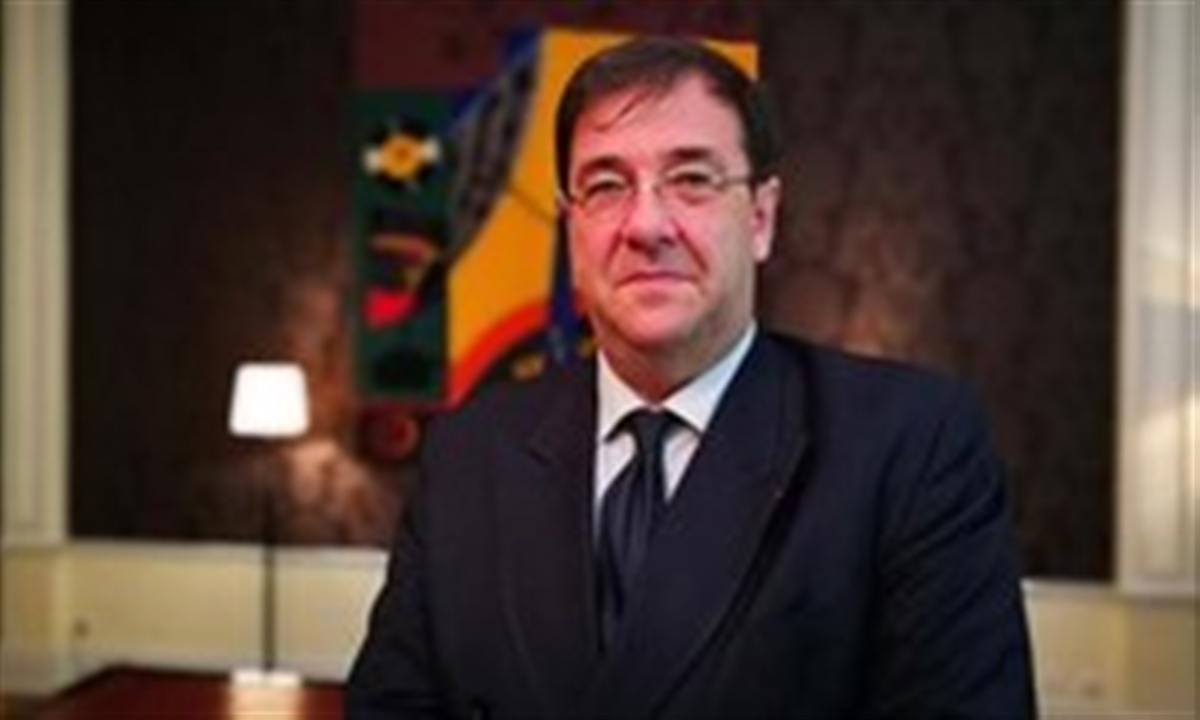 دیدار سفیر فرانسه در لبنان با نماینده حزب الله