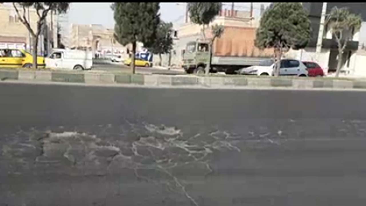 وضع نامناسب روکش آسفالت در بلوار امام رضا(ع) + فیلم