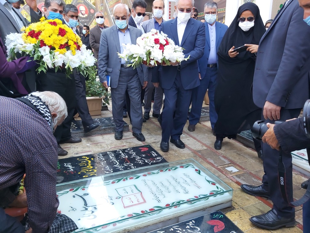 ادای احترام نمایندگان دولت به مقام شامخ سردار سلیمانی 