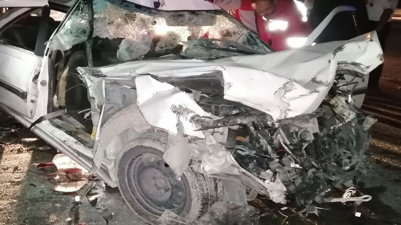 تصادف مرگبار خودرو پژو با کامیون در هرمزگان