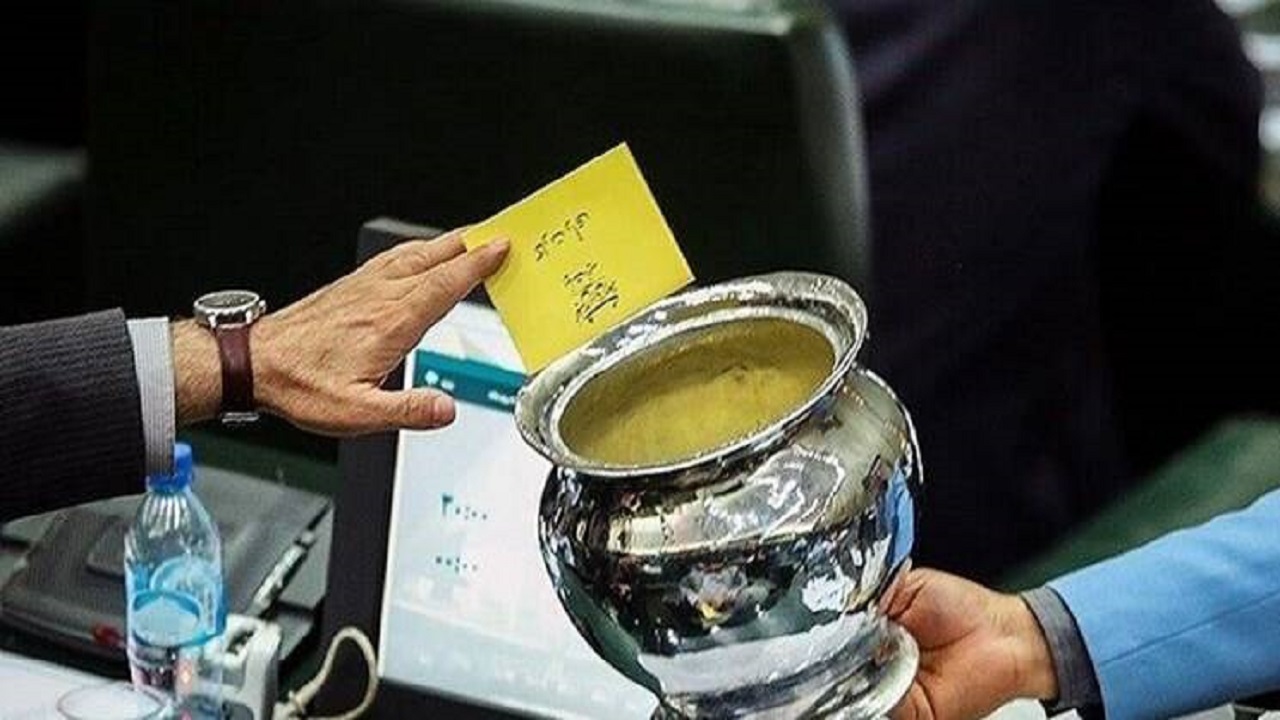 تلاش نمایندگان برای حذف یک سند دیرینه پارلمانی/ مجلس چه زمانی از شیوه قیام و قعود استفاده می‌کند؟