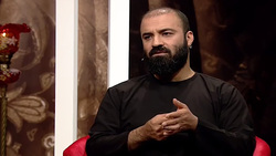 مداحی که با وجود تمامی فشارها اما هنوز قدم از مسیر سیدالشهدا(ع) کج نکرده است + فیلم