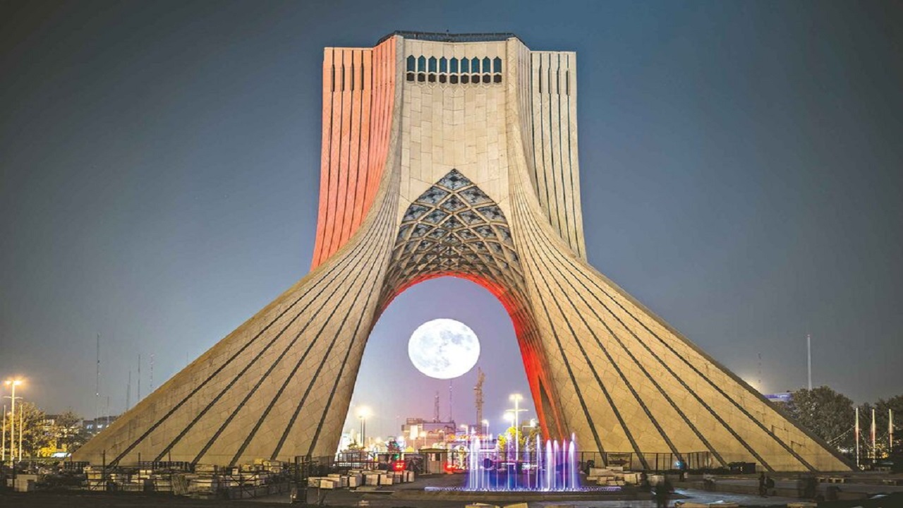ترین‌های پایتخت؛ از نخستین آسمانخراش و قدیمی‌ترین ساختمان تهران تا کوچک‌ترین چایخانه جهان