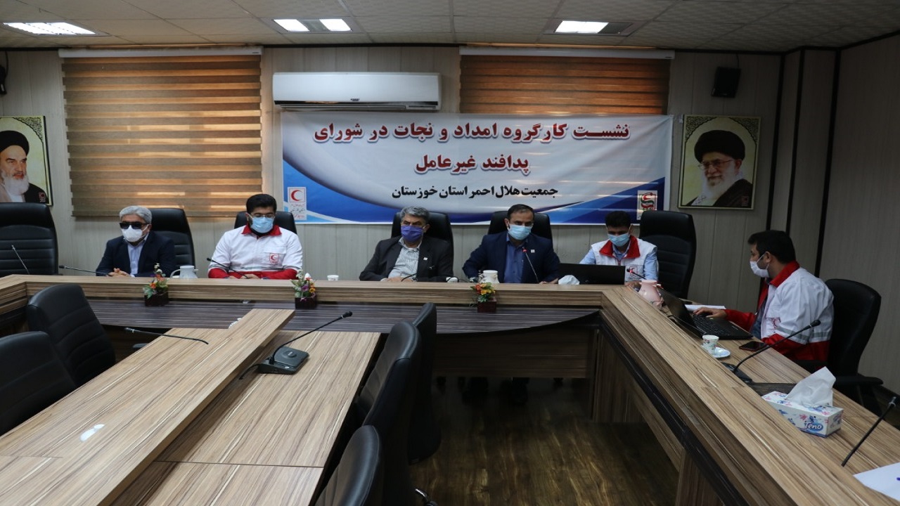 کادر درمان، مدافعان سلامت و سیل بند‌های کنترل ویروس کرونا هستند