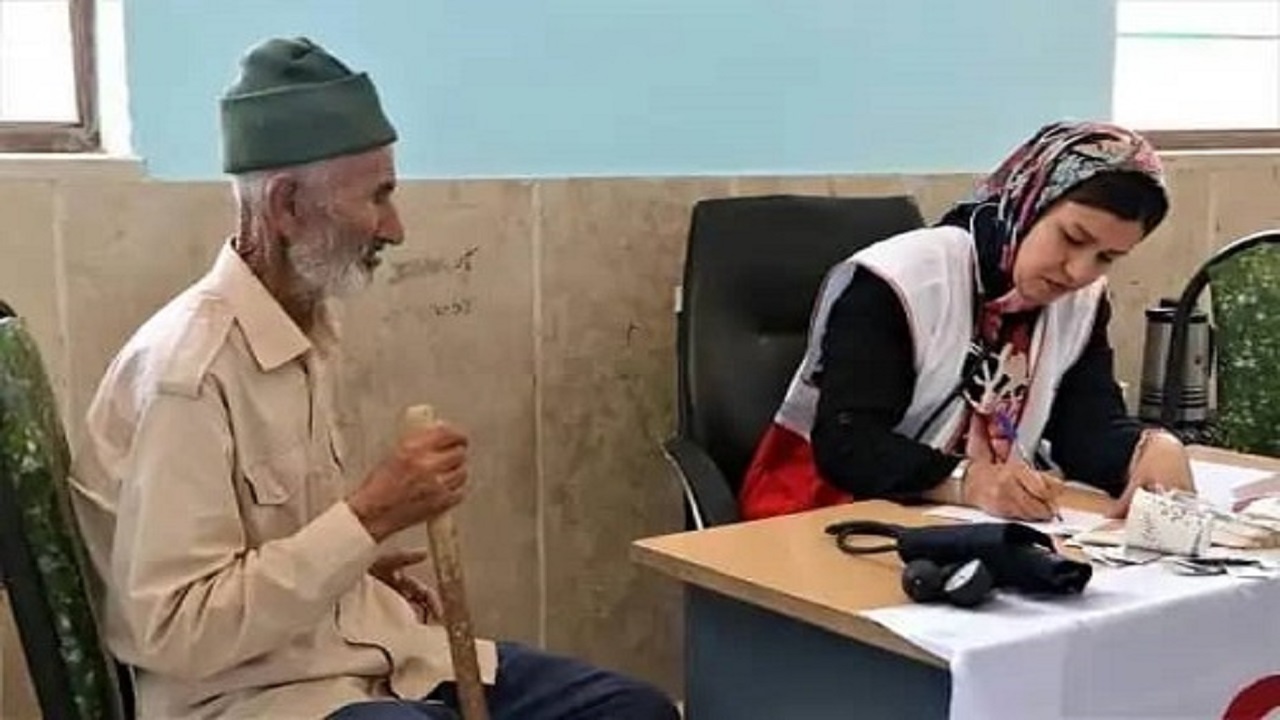 طعم شیرین خدمت در مناطق محروم/ نذر مهربانی هلال احمری‌ ها در شهرستان خوسف