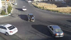 شاخ به شاخ شدن وحشتناک دو خودرو + فیلم