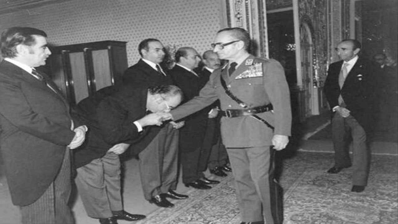 واکنش شاه مخلوع به اهانت وزیر دربار پهلوی دوم به عزاداری امام حسین (ع)!