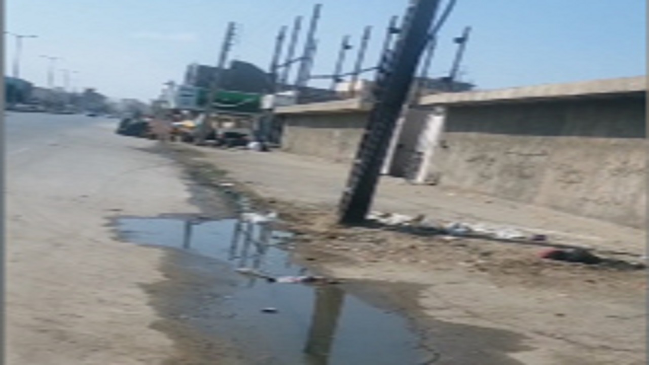 گلایه از وضع نامناسب بهداشت خیابان در زاهدان + فیلم