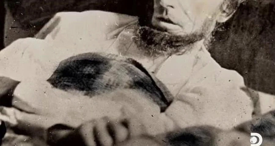 عکسی که آبراهام لینکلن را ساعاتی پس از ترور در بستر مرگ نشان می&zwnj;دهد واقعی است؟