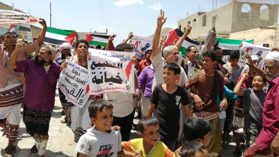 ادامه ماجراجویی جنون آمیز امارات و رژیم صهیونیستی در جزیره &laquo;سقطری&raquo; / رسوایی &laquo;آل نهیان&raquo; با تظاهرات گسترده مردم جنوب یمن + نقشه میدانی و عکس