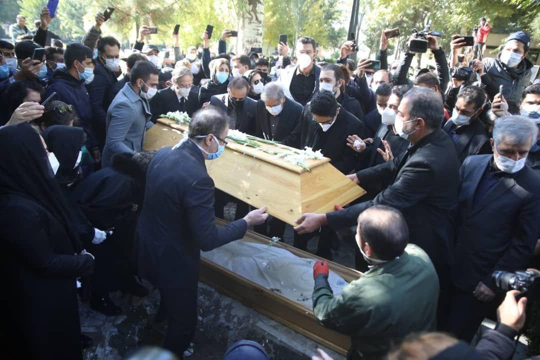 استاد شجریان مراسم خاکسپاری استاد شجریان در مشهد/ پیکر استاد آواز ایران در خاک آرام گرفت