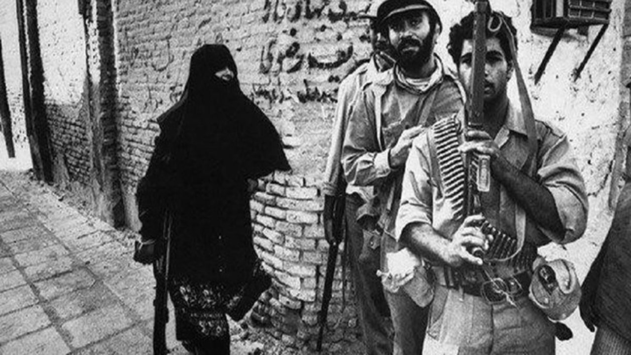 اسیر گرفتن از بعثی&zwnj;ها در سومین روز جنگ/ صدام: بقیه مصاحبه بماند تهران!