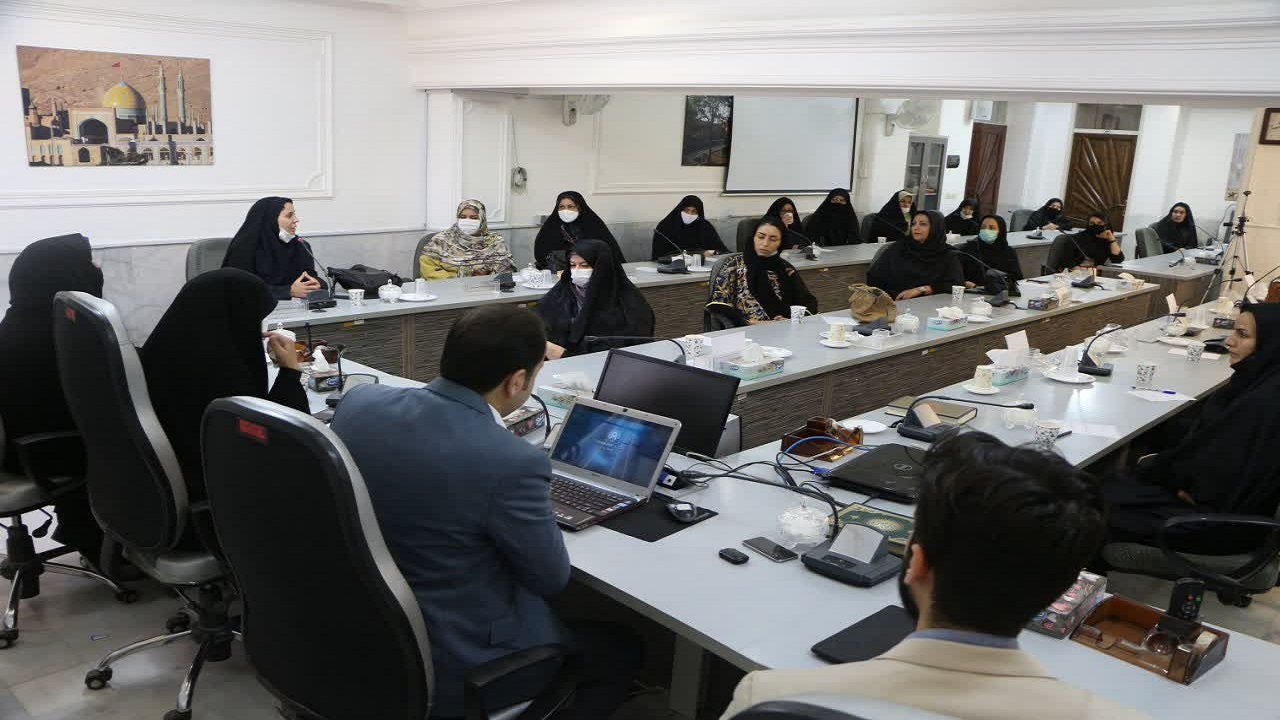 اجرای طرح «جامه خودکفایی» برای اشتغال هنرمندانه بانوان در کاشان