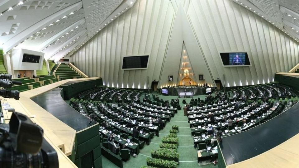 چرا رئیس جمهور و وزرا گزارش عملکرد خود را در مرداد به مجلس ارائه نکردند؟
