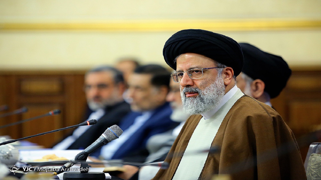 مرتبطین با دستگاه قضائی بدانند که این دستگاه هیچ گونه فسادی را بر نمی‌تابد