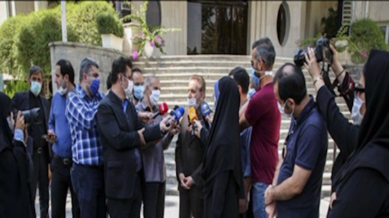 آیا خبرنگاران شیوه نامه‌های بهداشتی را رعایت می‌کنند؟ + فیلم