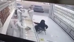 سرقت عجیب پراید در حضور راننده! + فیلم