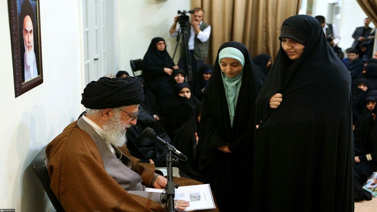 رهبر انقلاب برای فرزندان شهدای مدافع حرم چه دعای خاصی می‌کنند؟