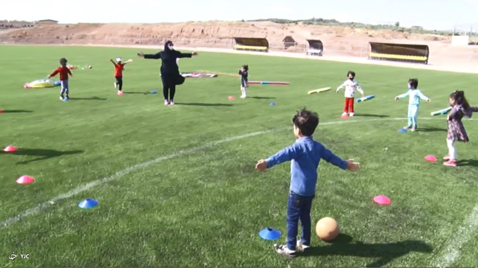 کودکان ساوجی روز جهانی کودک را گرامی داشتند