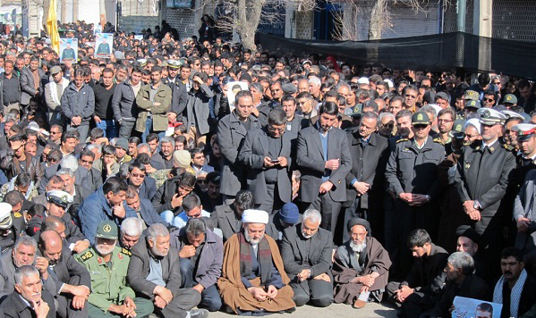 حاج قاسم سلیمانی کدام شهید را به خاک سپرد؟ +فیلم حاج قاسم سلیمانی کدام شهید را به خاک سپرد؟ +فیلم