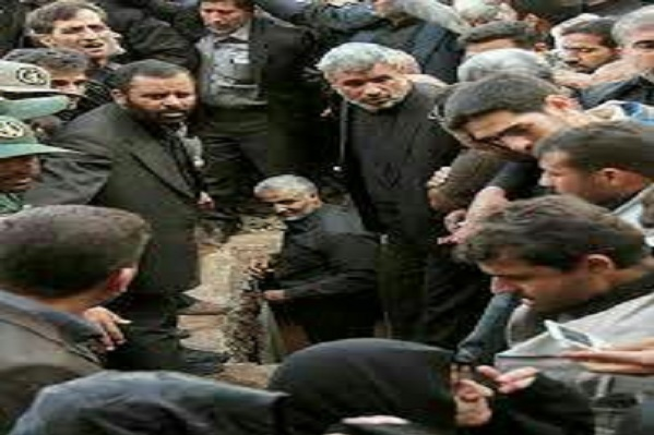 حاج قاسم سلیمانی کدام شهید را به خاک سپرد؟ +فیلم حاج قاسم سلیمانی کدام شهید را به خاک سپرد؟ +فیلم