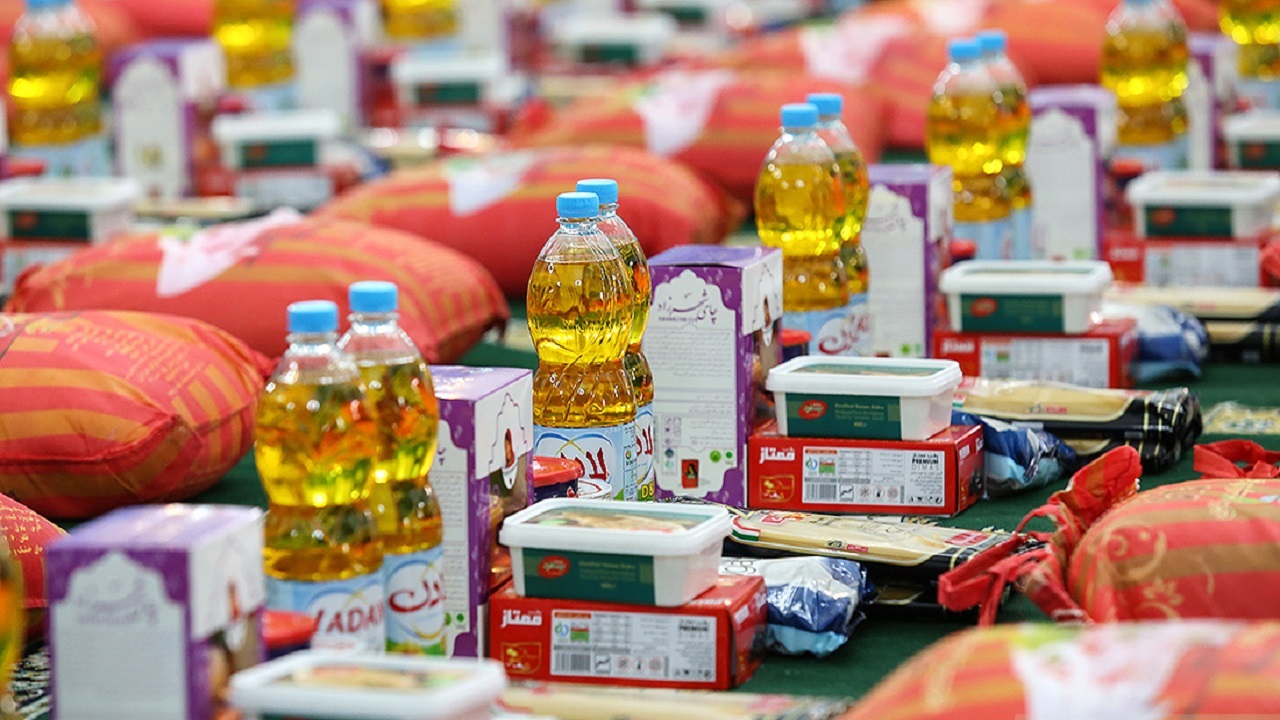 تهیه و توزیع ۲۰ هزار بسته معیشتی و بهداشتی در شیراز