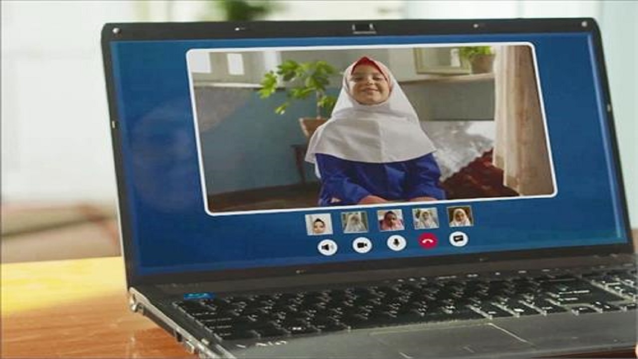 اهدای ۳۶ دستگاه گوشی هوشمند و تبلت به دانش آموزان الموت شرقی