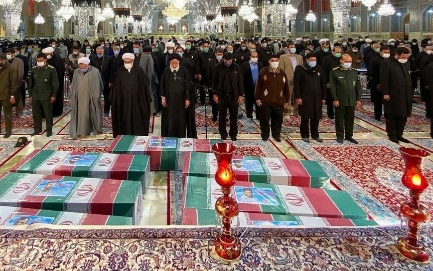 اقامه نماز بر پیکر مطهر شهدای خان طومان در حرم امام رضا(ع) اقامه نماز بر پیکر مطهر شهدای خان طومان در حرم امام رضا(ع)