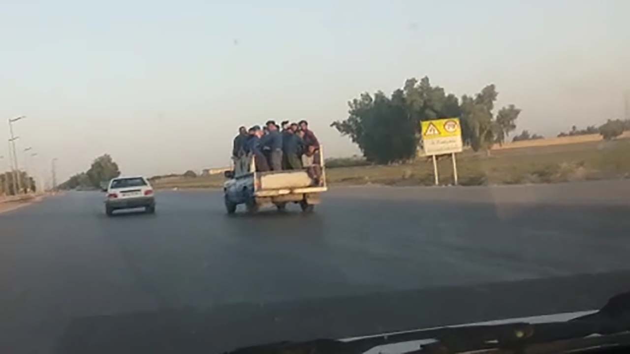 جابه‌جایی خطرناک افراد با نیسان در بهبهان + فیلم