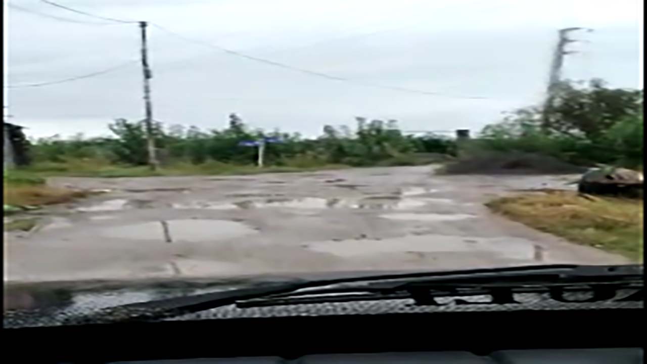 وضع نامناسب جاده در روستای مصیرمحله + فیلم