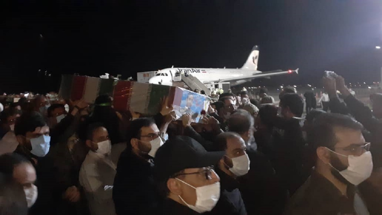 پیکر مطهر شهدای دفاع مقدس و مدافع حرم بر دستان اهوازی‌ها