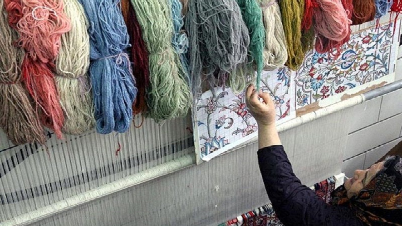 تأمین مواد اولیه باقیمت مناسب چالش مهم کارگاه های قالیبافی
