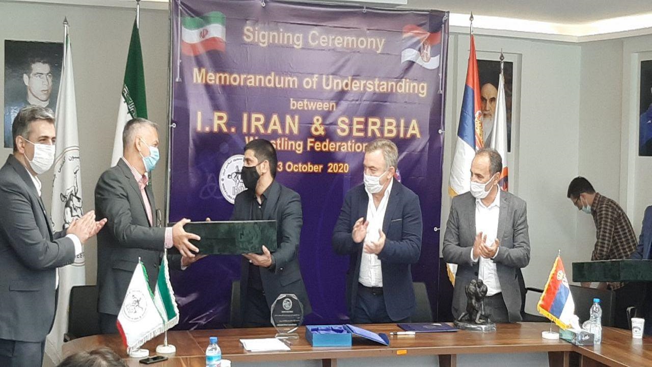 تفاهمنامه همکاری فدراسیون‌های کشتی ایران و صربستان امضاء شد