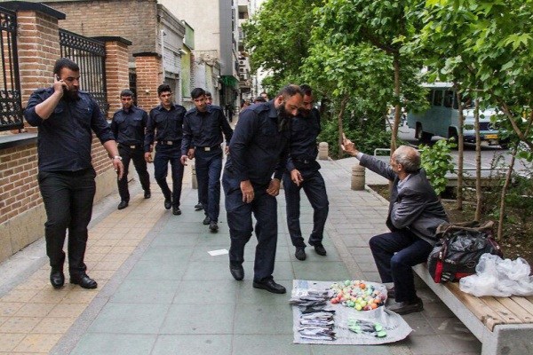رفع سد معبر با درخواست شهروندان انجام می‌گیرد/برخورد با ماموران خاطی