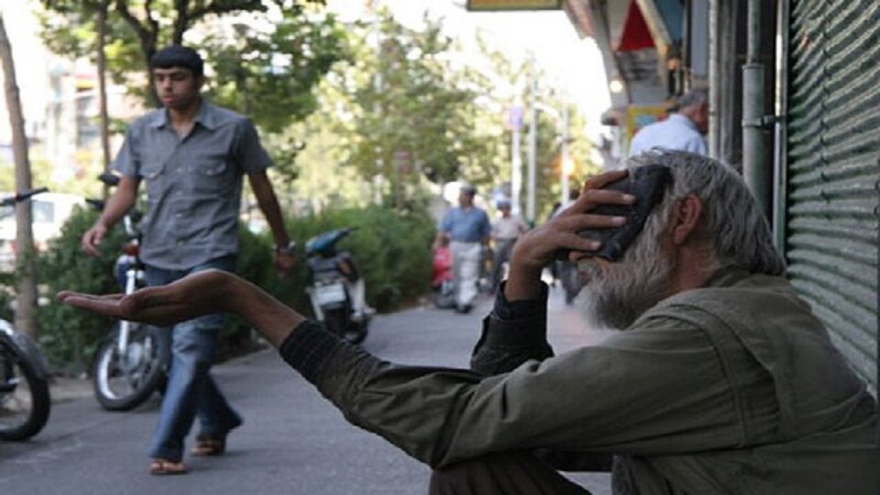 میلیاردری که اسپند دود می‌کند
