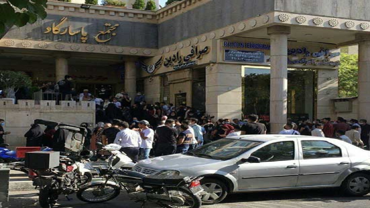 فروش کدملی برای دریافت دلار اوج گرفت! / سود ۴ میلیونی با نوسانات دلار در یک روز!