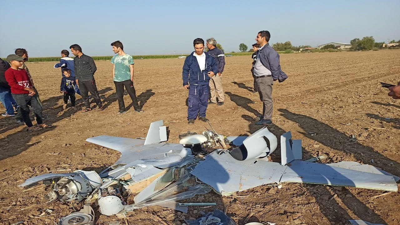لاشه پهپاد سقوط کرده در پارس‌آباد مغان + تصاویر