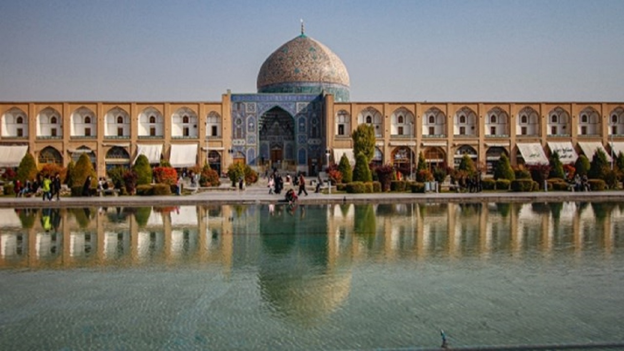 سؤال از وزیر میراث درباره عدم توجه به مرمت گنبد مسجد شیخ لطف‌الله