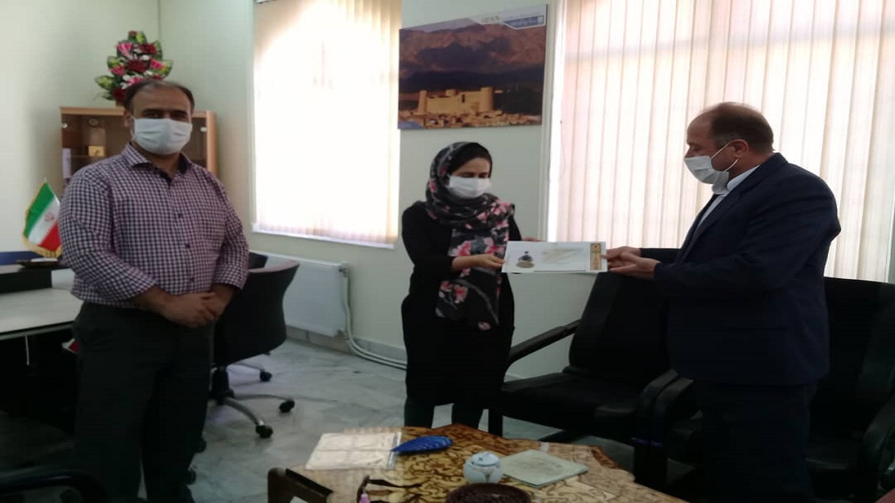 اعطاء نشان ملی مرغوبیت به صنعتگران صنایع دستی بیرجند