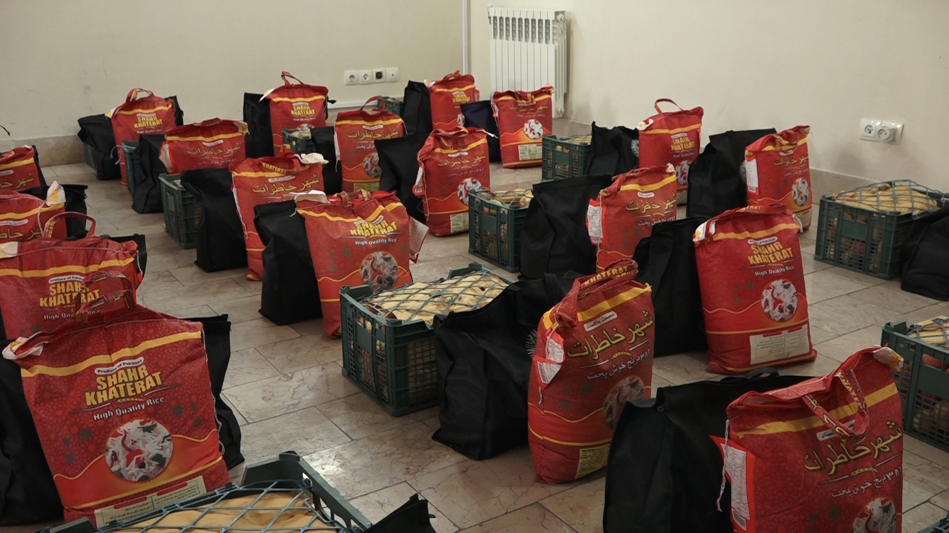 210 سبد کالا  بین خانواده زندانیان اصفهان توزیع شد