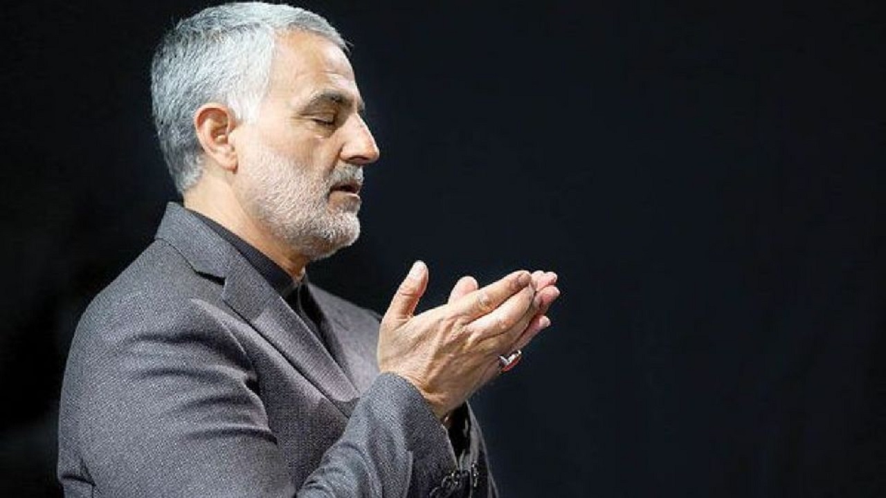 تصویری نمادین از استقبال حاج قاسم از شهدای تازه تفحص شده خانطومان