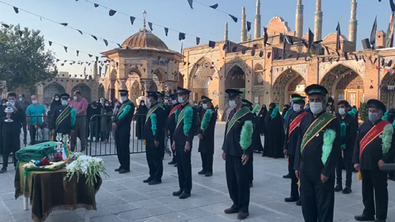 تعویض پرچم امامزاده حسین (ع) قزوین