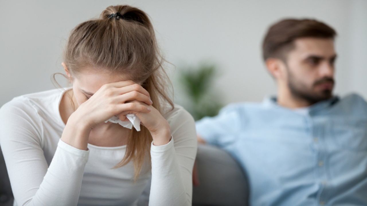 چگونه اشک خود را زمانی که احساسی می&zwnj;شویم، کنترل کنیم؟